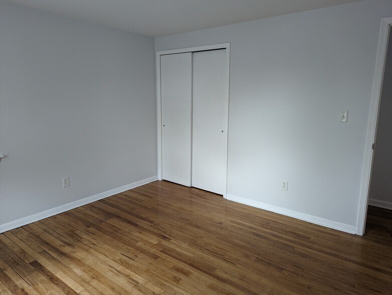 Building Photo - 87 Antrim St