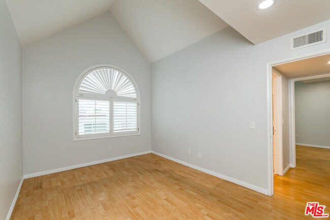 Building Photo - 4744 Ben Ave