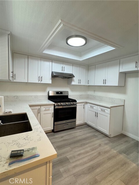 Building Photo - 503 S Sefton Ave
