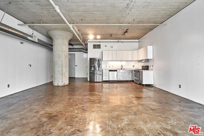 Building Photo - 1855 Industrial St