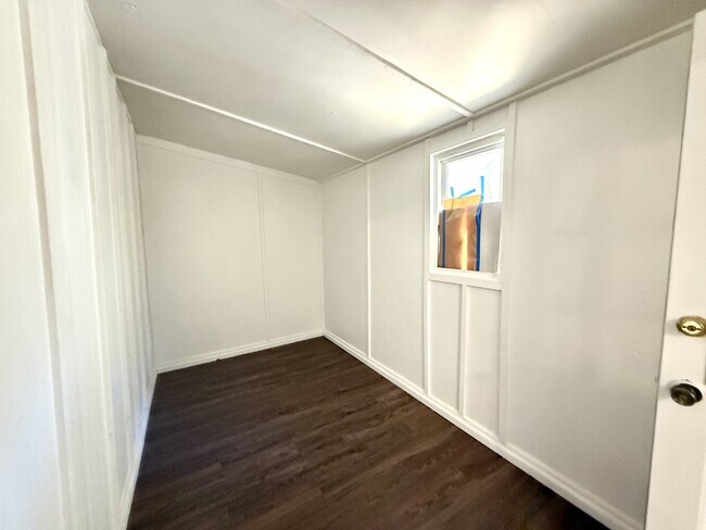 Building Photo - 535 Woodlawn Dr