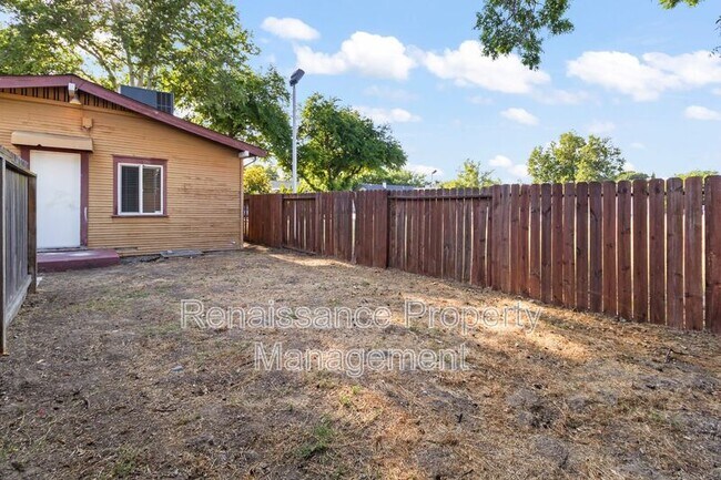Building Photo - 1026 Windeler Ave