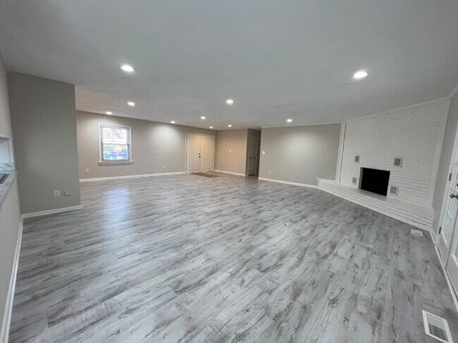 Building Photo - 5 Dunwoody Cir