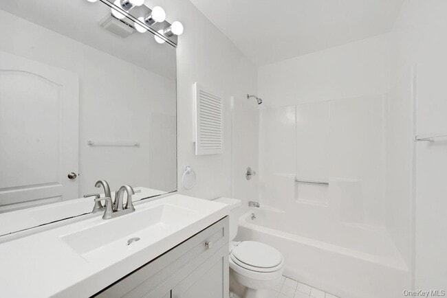 Building Photo - 2102 Martingale Dr