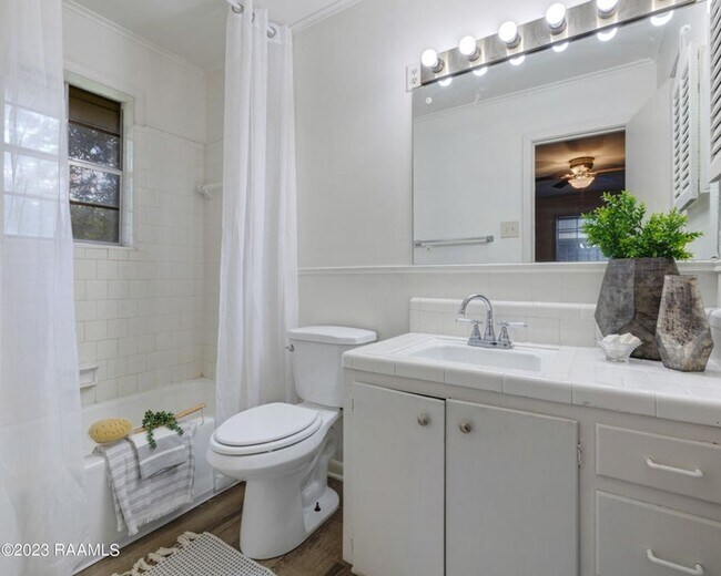 Building Photo - 3 bed, 2 bath brick-on-slab on Johnston Street