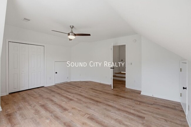 Building Photo - 5112 Bay Overlook Dr