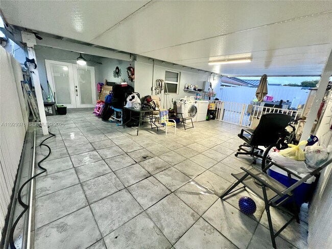 Building Photo - 1430 W 42nd St