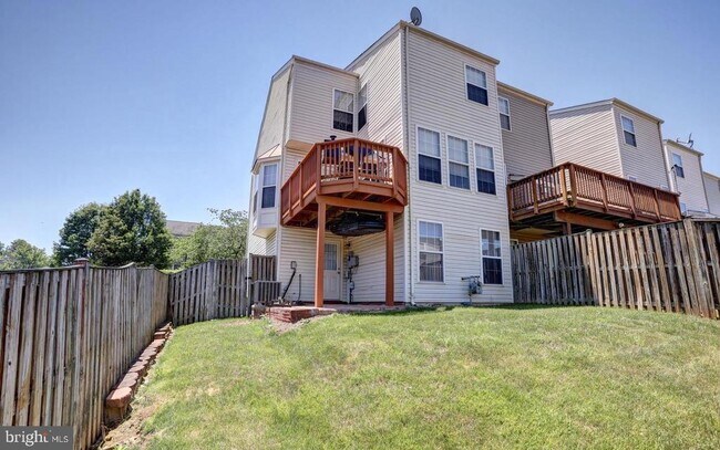 Building Photo - 102 Cagney Terrace SE