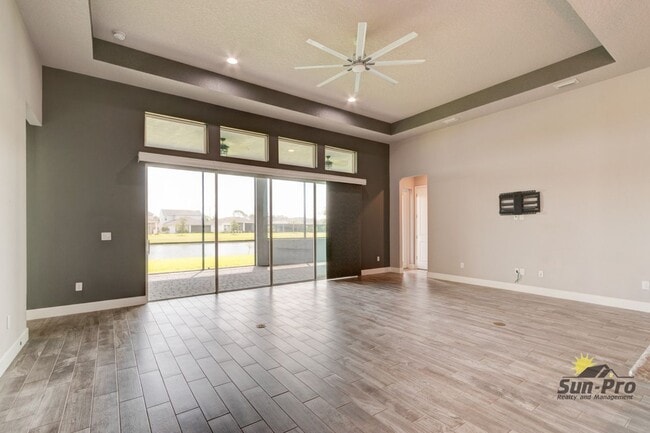 Building Photo - 6263 W Fallsgrove Ln