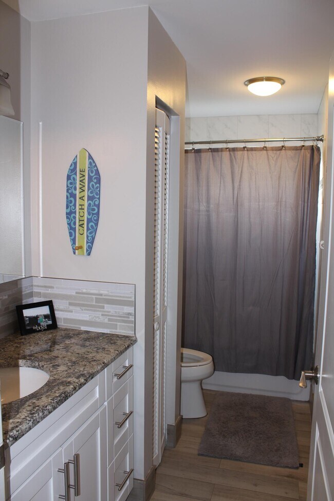 Building Photo - 12872 Meadowbend Dr