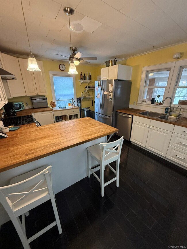 Building Photo - 22 W Church St