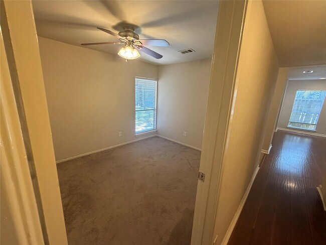 Building Photo - 9 Wolfhound Ln