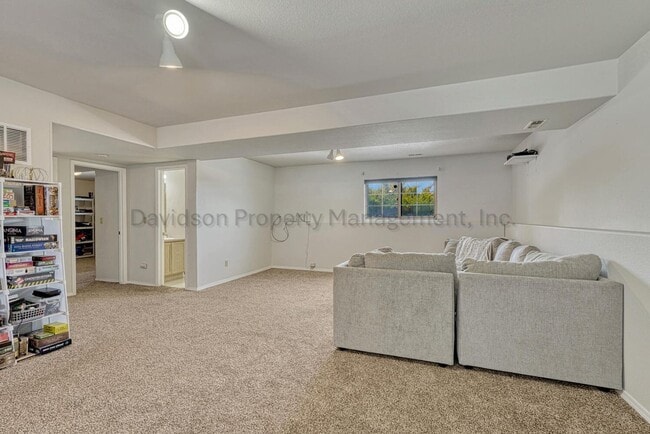 Building Photo - 1524 Shane Cir