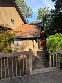 Building Photo - 1804 Pine Tree Dr