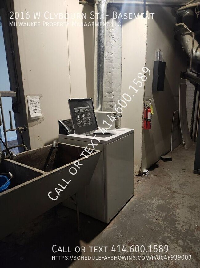 Building Photo - 2016 W Clybourn St