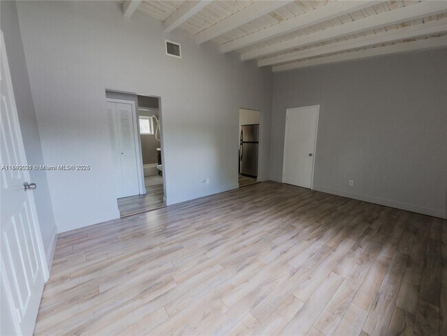 Building Photo - 535 NE 133rd St