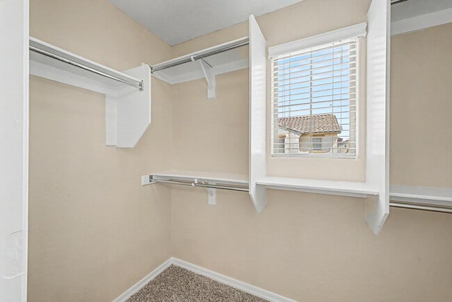 Building Photo - 26616 N Babbling Brook Dr