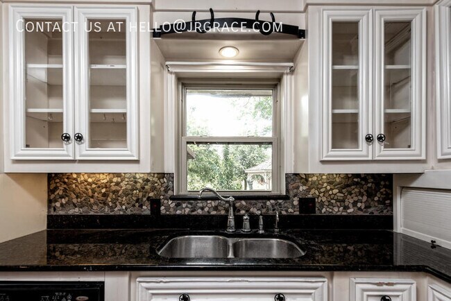 Building Photo - 525 W 4th St