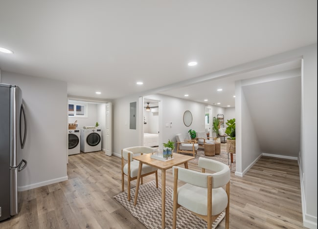 Building Photo - 1576 California Ave