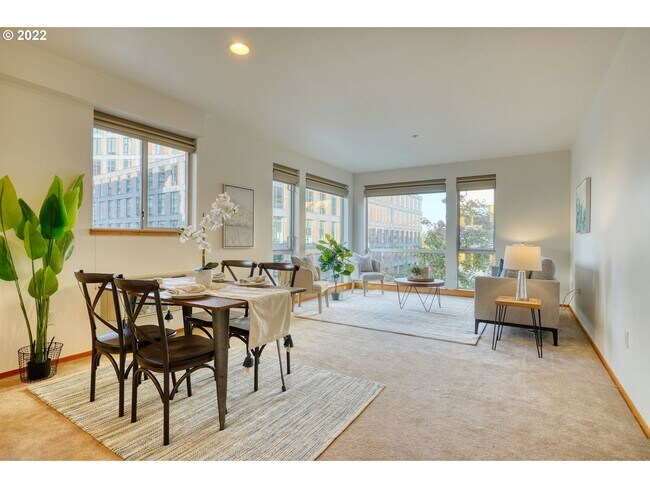 Building Photo - Lovely Corner unit in the Pearl District