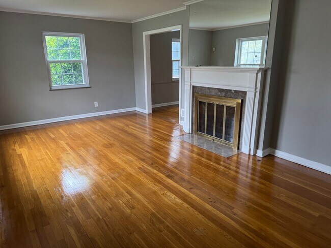 Building Photo - 3 Bedroom 1.5 bathroom Single Family Home, Upper Arlington Schools