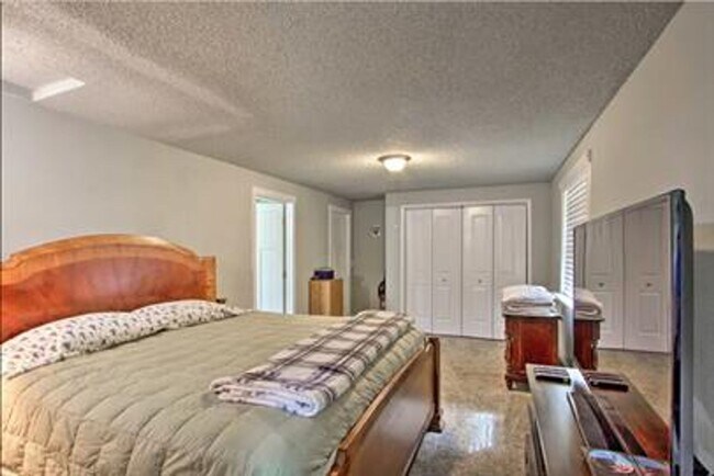 Building Photo - 8413-8417 Penny Lane