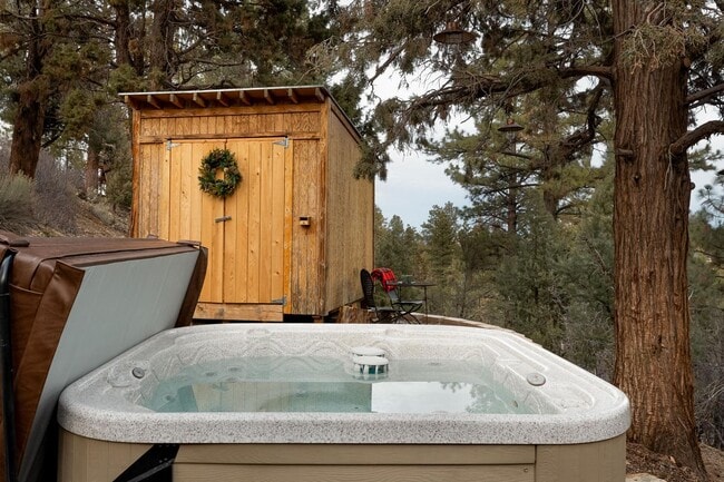 Building Photo - Cozy 2 Bedroom 1 Bathroom Home in Big Bear City