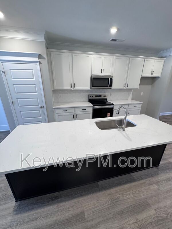 Building Photo - 2106 Denmark Ave SE