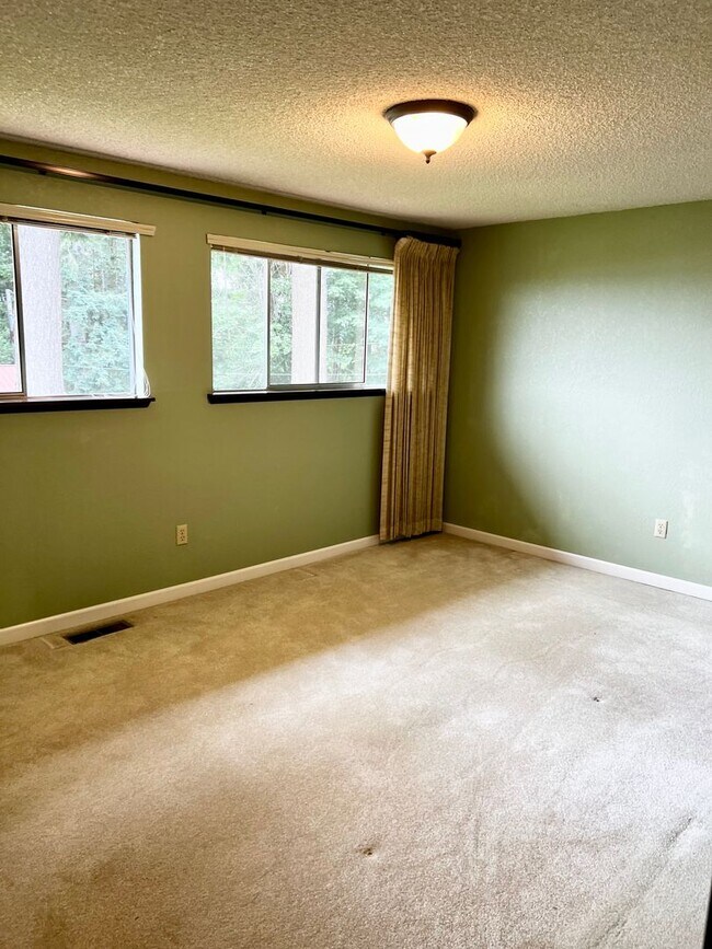 Building Photo - Beautiful home with a view in Bremerton.