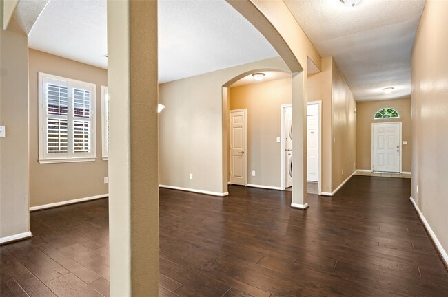 Building Photo - 8618 E Highlands Crossing