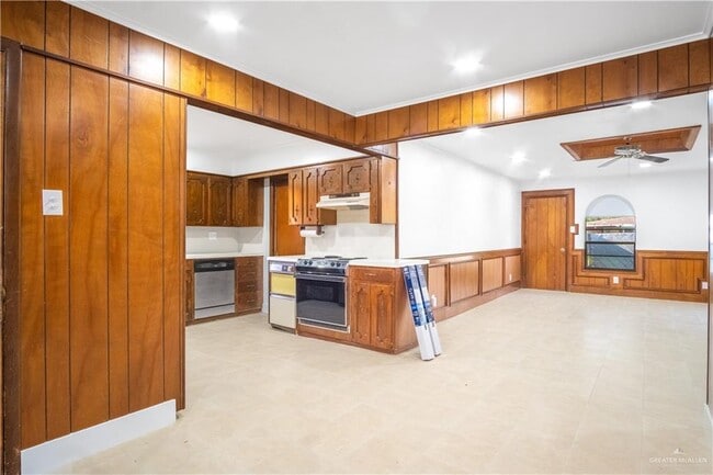 Building Photo - 18 Cd Ave