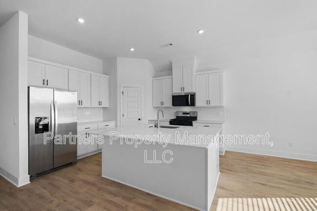 Building Photo - 411 W Taverner Xing