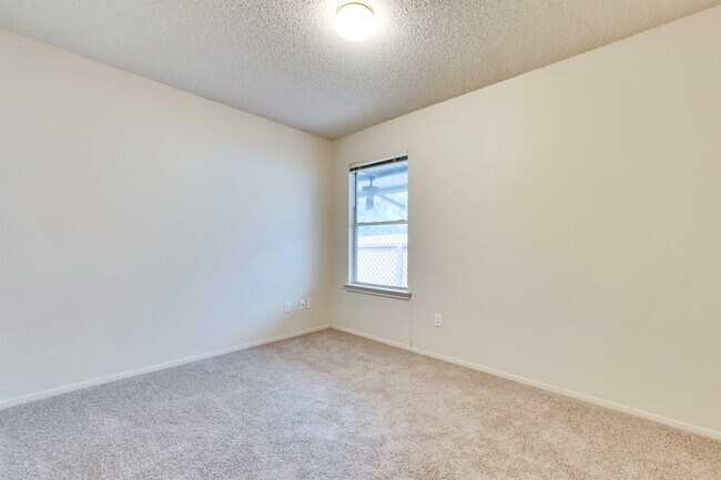 Building Photo - 1625 Sylvia Ct