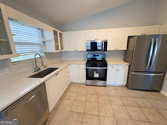 Building Photo - 1718 Graywood Dr SE