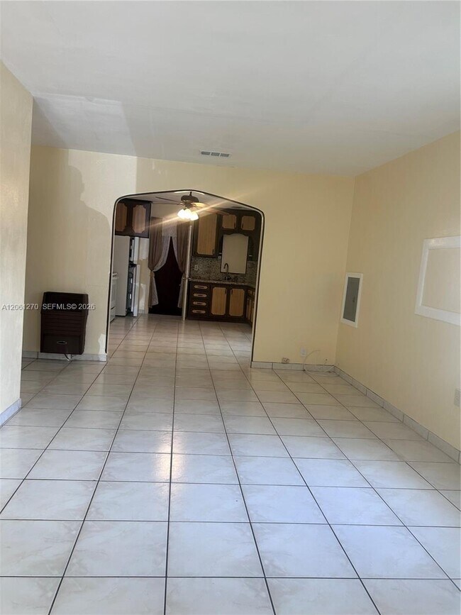 Building Photo - 11108 Peachtree Dr