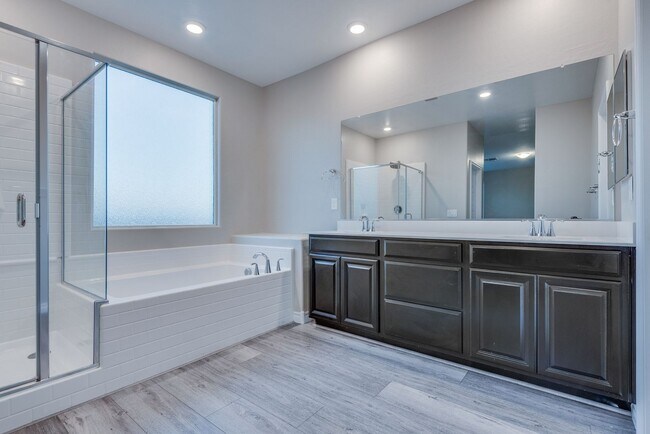 Building Photo - Like new, split-level, 3 bed, 2.5 bath, with bonus room & Strip views in West Las Vegas!