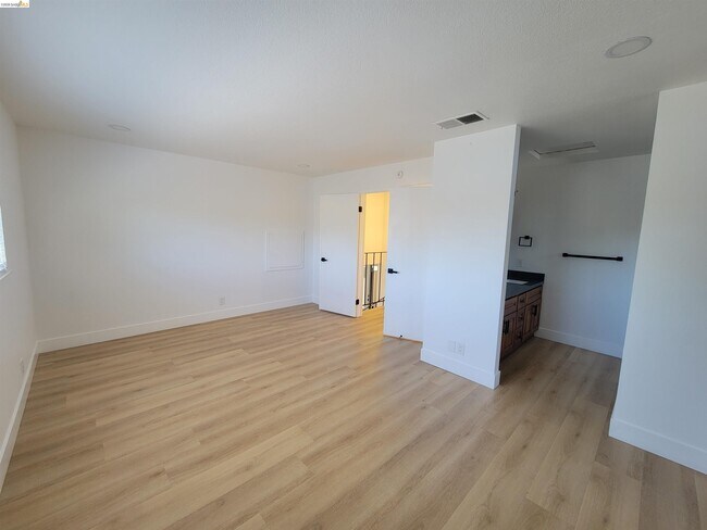 Building Photo - 2210 Sierra Ct