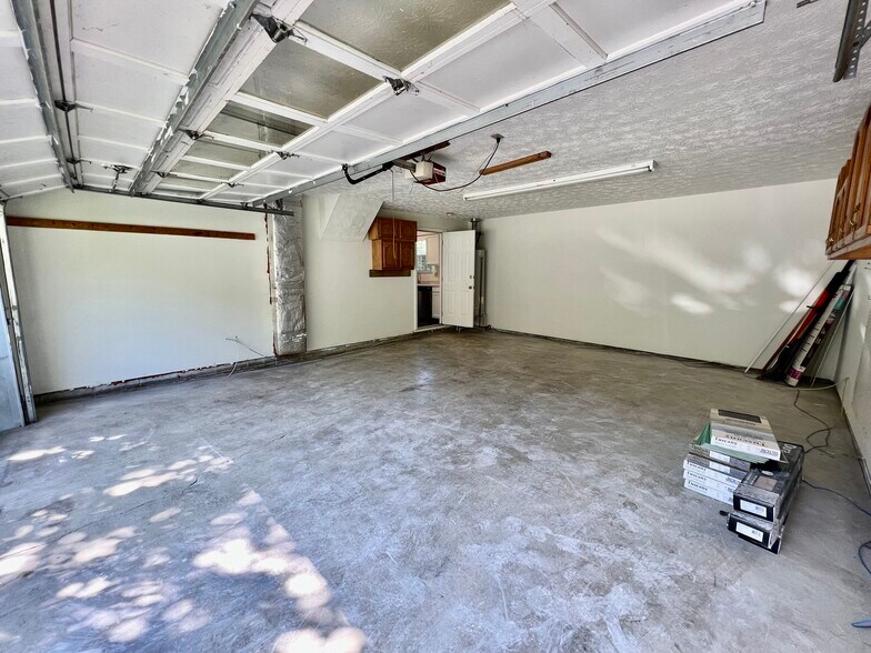 Building Photo - 717 Shady Springs Ln