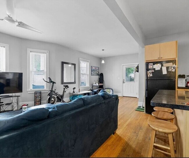 Building Photo - Marine Rd