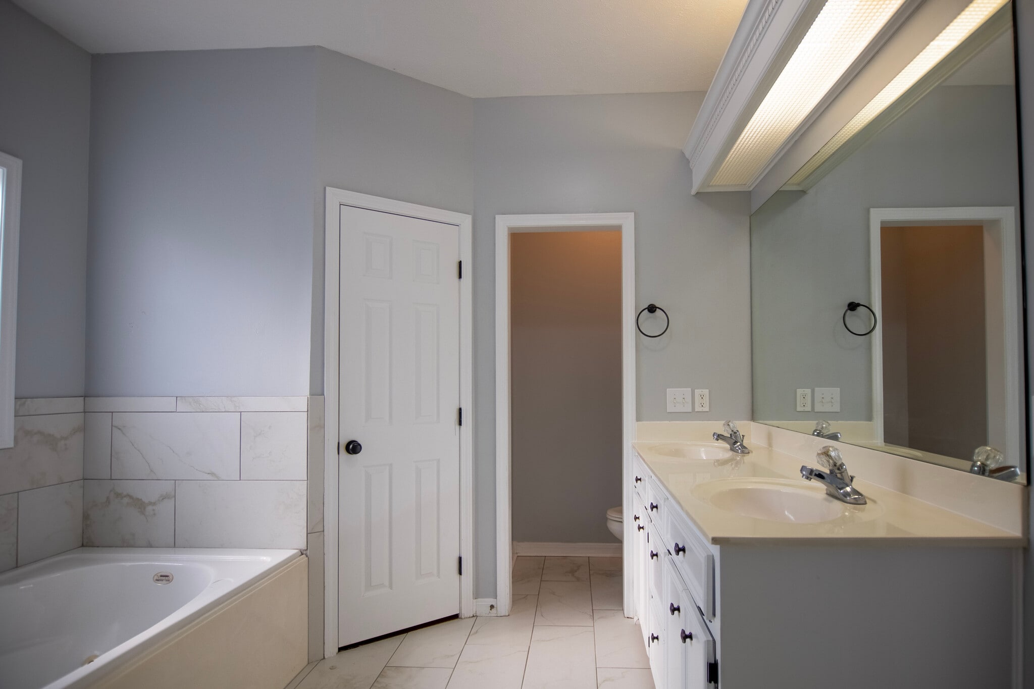 Master Bathroom - 106 Hanover Cove