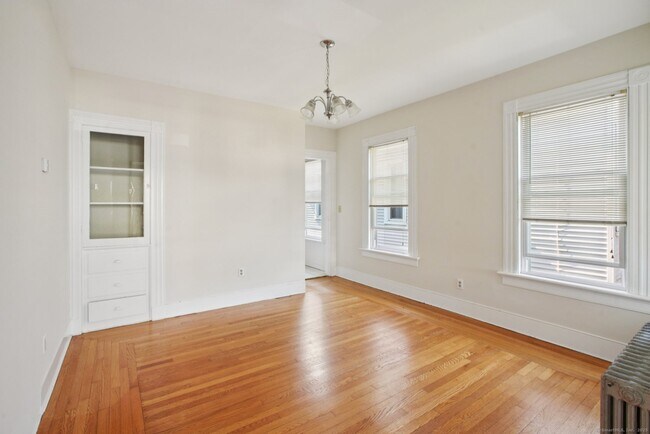 Building Photo - 807 Orange St