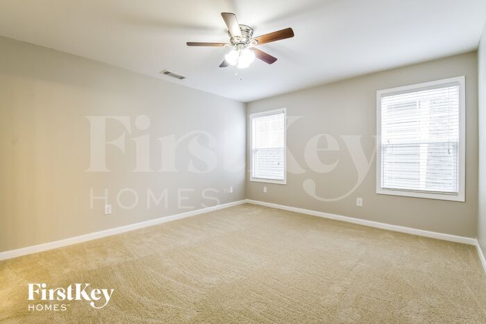 Building Photo - 18 E Newnan Rd