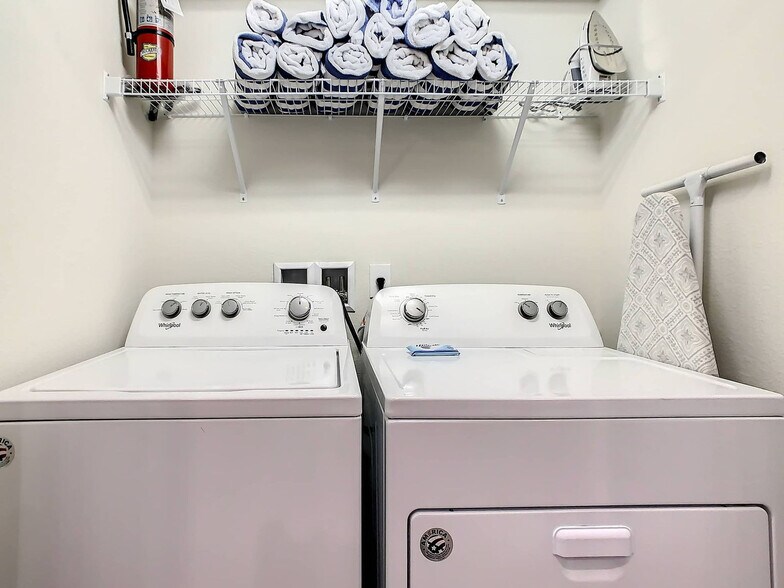 Building Photo - 2404 Tangier Dr