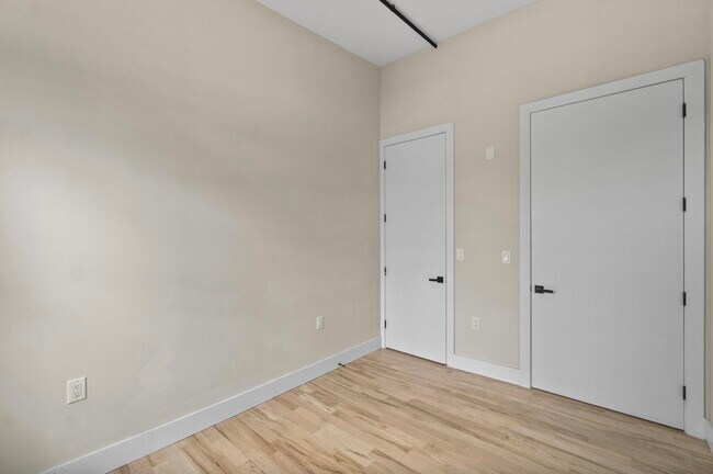 Building Photo - 21 W 20th St