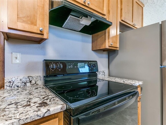 Building Photo - 214 Thompson Dr