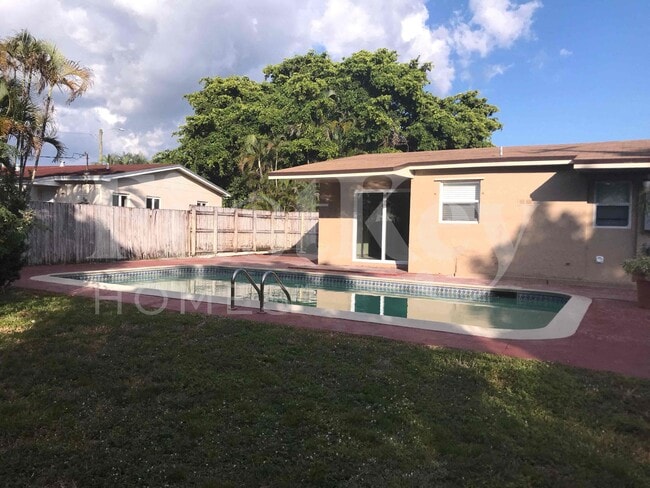 Building Photo - 240 N 69th Way