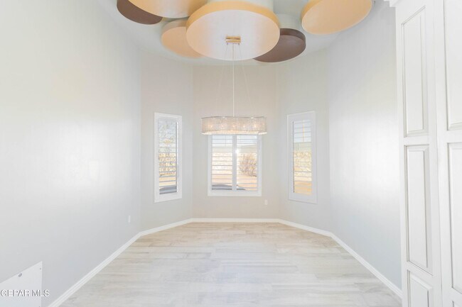 Building Photo - 864 Lemington St