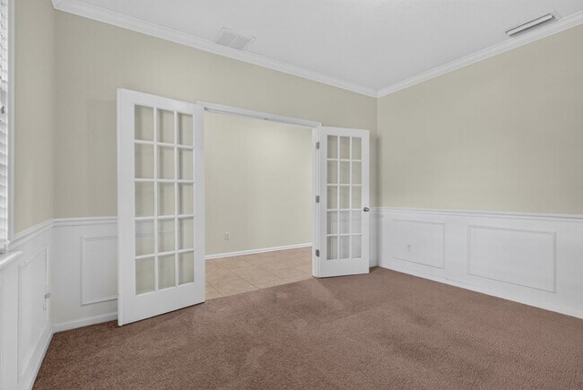 Building Photo - Large 4 bedroom home in Oakleaf