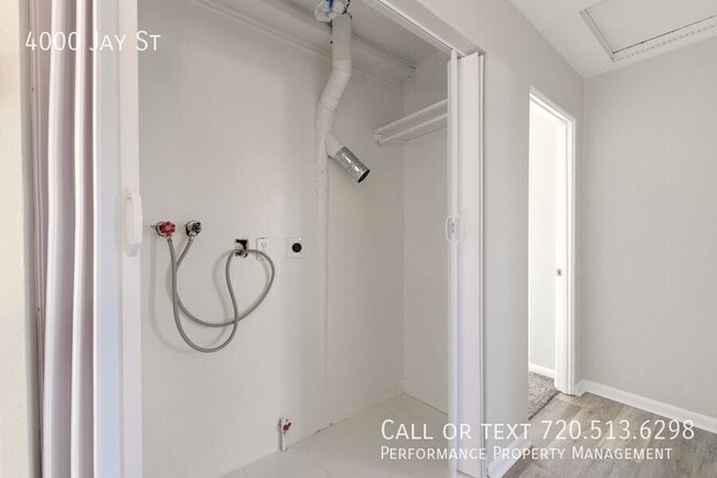 Building Photo - 4000 Jay St