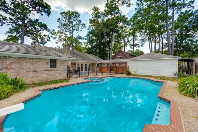 Building Photo - 5930 Miller Valley Dr